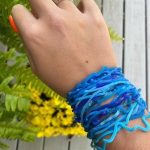 Blue Silly bandz!